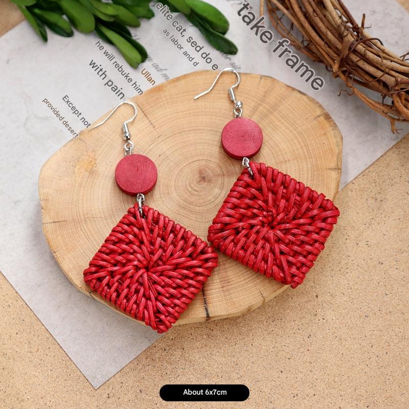 Fashionable dangle earrings for casual wear