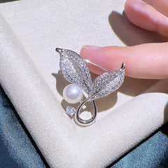 Another angle of the Elegant Silver & Gold Leaf Brooch