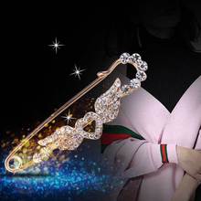 Elegant Floral Alloy Pearl Brooch image 1
