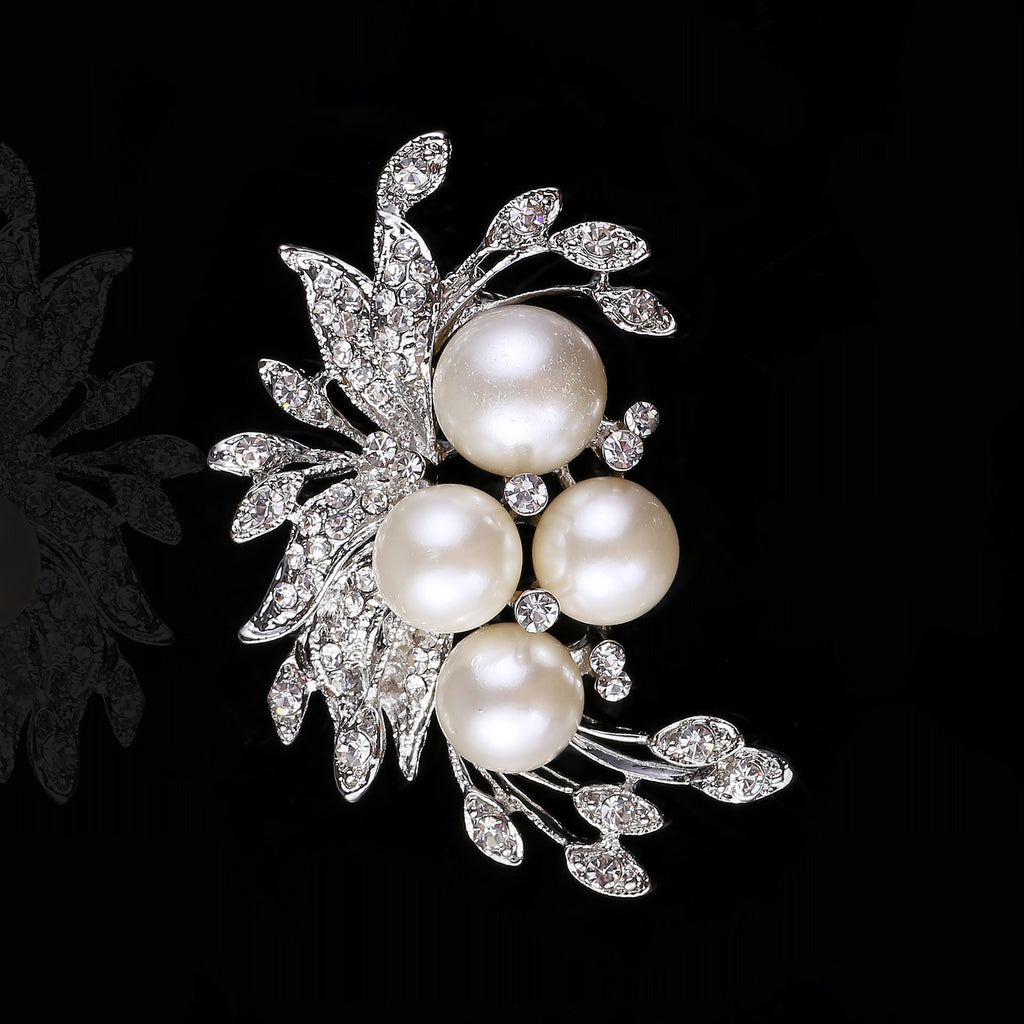 Stylish women's brooch with pearls image 3