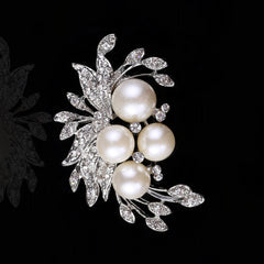 Stylish women's brooch with pearls image 3