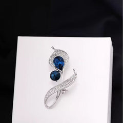 Fashion accessory floral brooch with shine