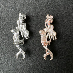 showcasing stylish brooch with pearls