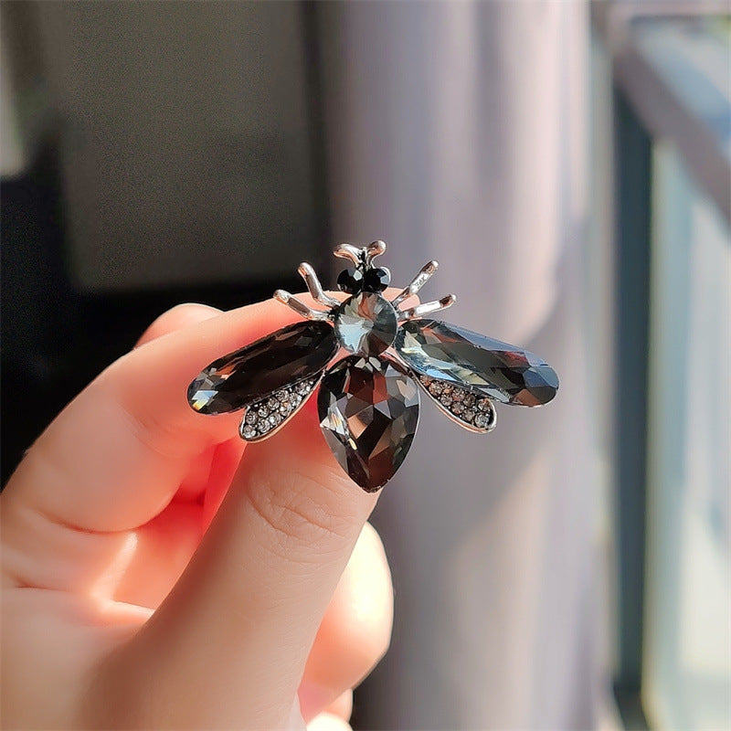 Elegant Bee Pin design showcasing rhinestones image 2