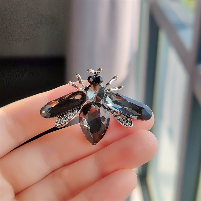 Trendy insect pin perfect for jackets image 4