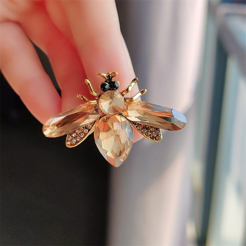 Unique Bee Brooch in gold colour image 3