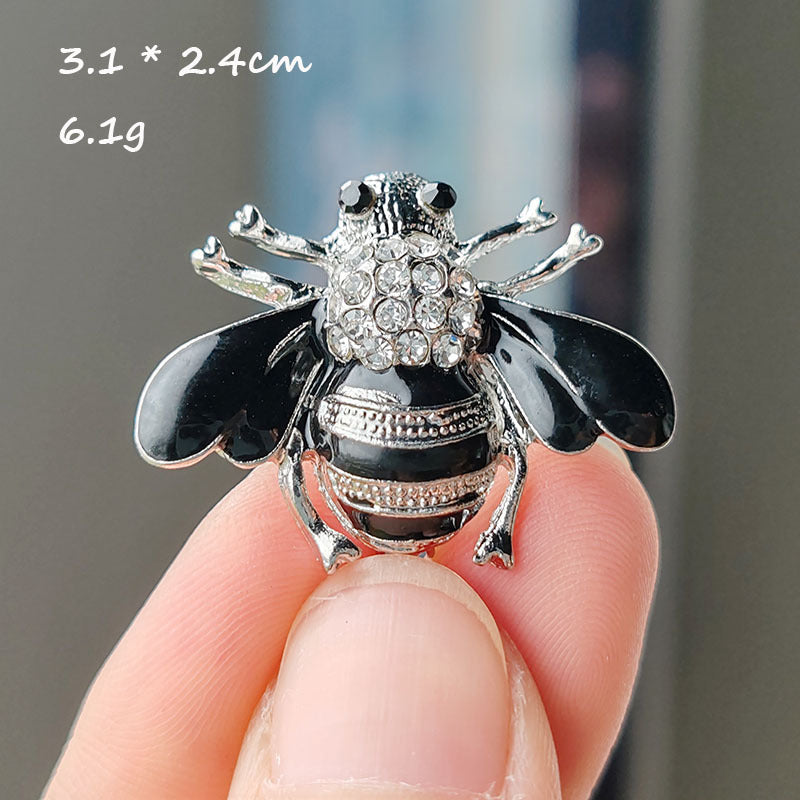 Bee Brooch Fashion Accessory Close-Up Image 9