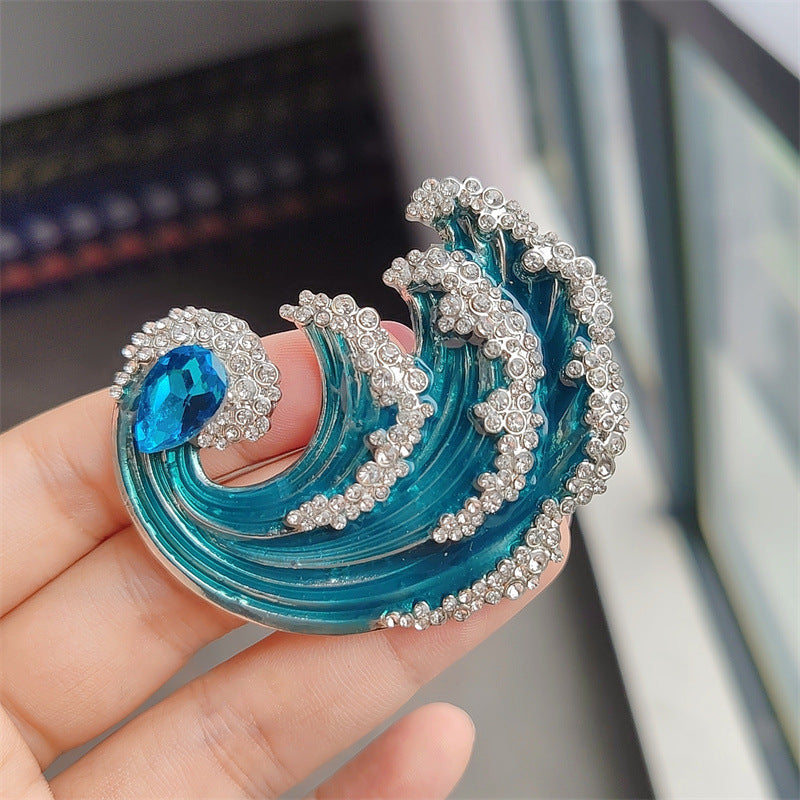 Stylish Waves Brooch unique angle