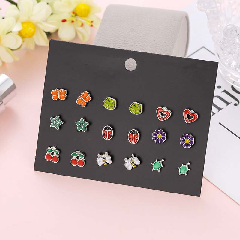 Adorable daisy stud earrings - perfect touch