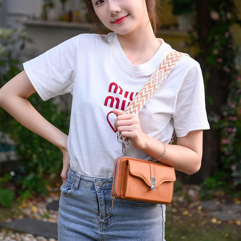 Trendy cream shoulder bag for daily use